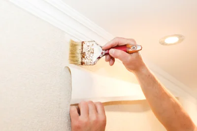 Pose de papier peint au Vintrou — revêtements muraux et toiles de verre